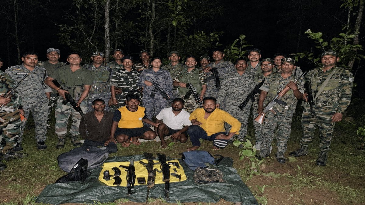 झारखंड पुलिस का बड़ा एक्शन, 5 लाख का इनामी JJMP कमांडर समेत 4 गिरफ्तार