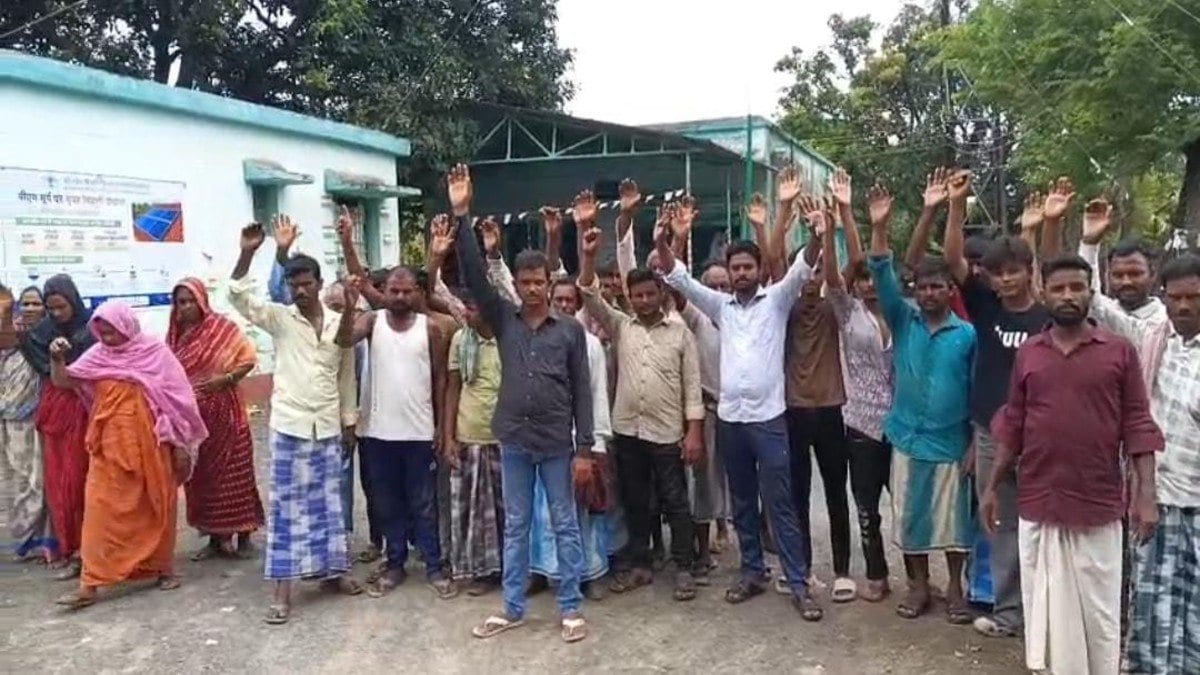 साहिबगंज के प्राणपुर में 15 दिनों से बिजली गुल, ट्रांसफॉर्मर बदलवाने विद्युत कार्यालय पहुंचे ग्रामीण