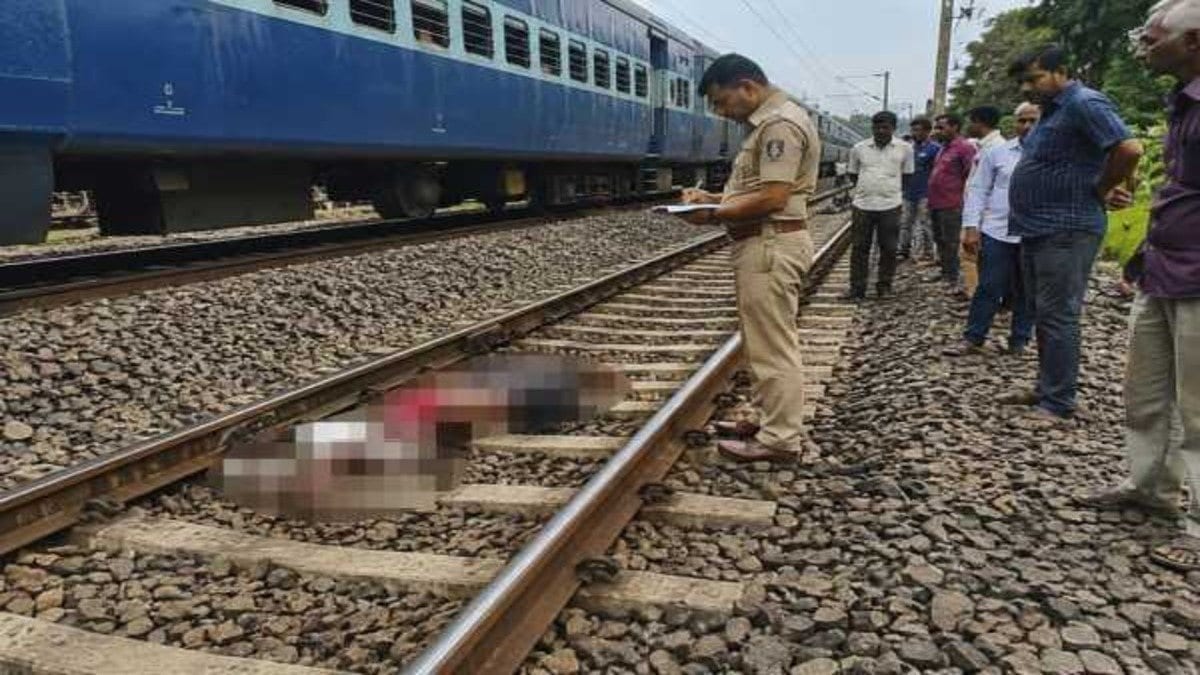 चाईबासा: ट्रेन से गिरकर अज्ञात व्यक्ति की मौत, डेरोवां-महादेवशाल के बीच हुआ हादसा