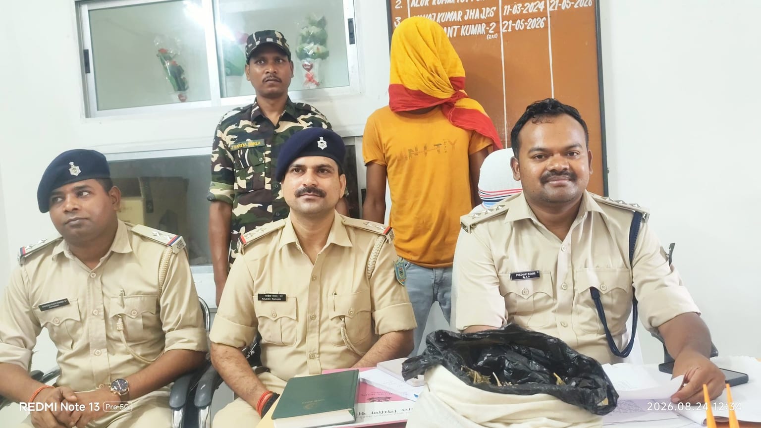 पलामू में दुकान पर पुलिस की दबिश, 490 ग्राम गांजा के साथ युवक गिरफ्तार