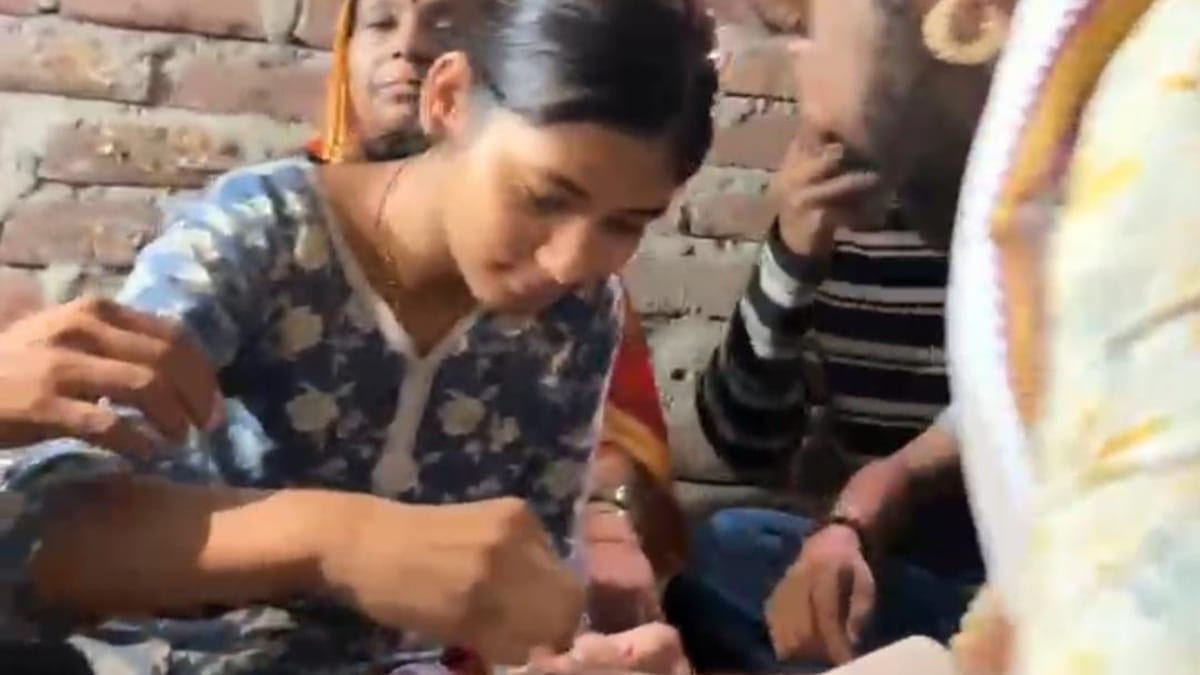 अचानक भरत तिवारी के घर पहुंचे पवन सिंह, भतीजी ने बांधी राखी तो भावुक हुए भोजपुरी स्टार