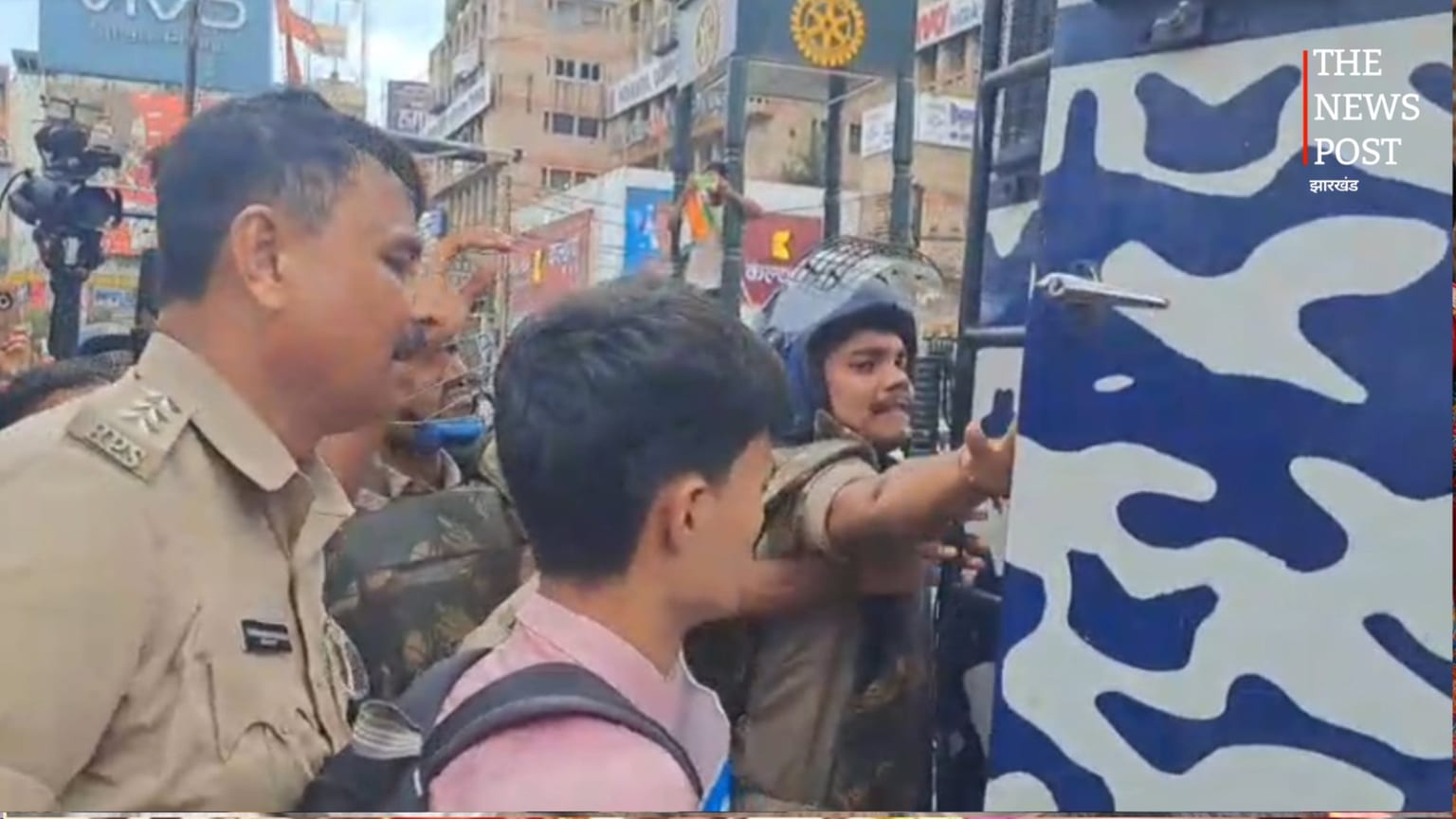 पटना में छात्र आंदोलन: डाकबंगला चौराहे पर घंटों चला हंगामा, कई प्रदर्शनकारी हिरासत में