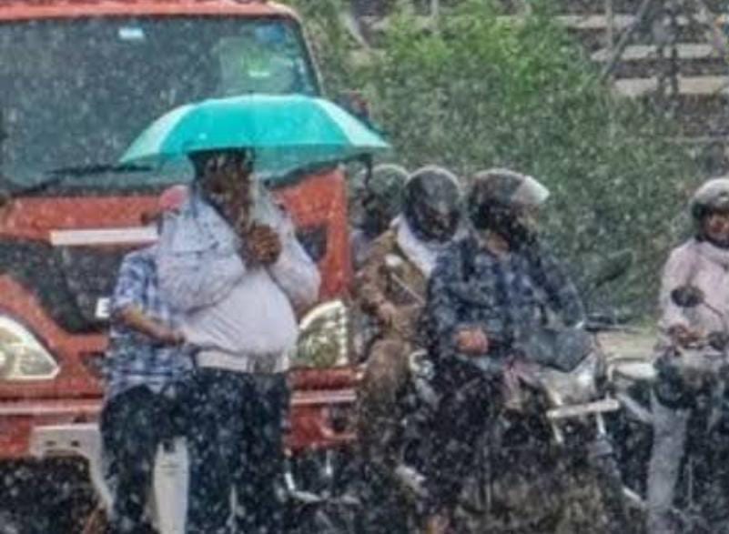 Weather Alert:झारखंड में आज फिर बदलेगा मौसम, 10 जिलों में भारी बारिश और वज्रपात का अलर्ट