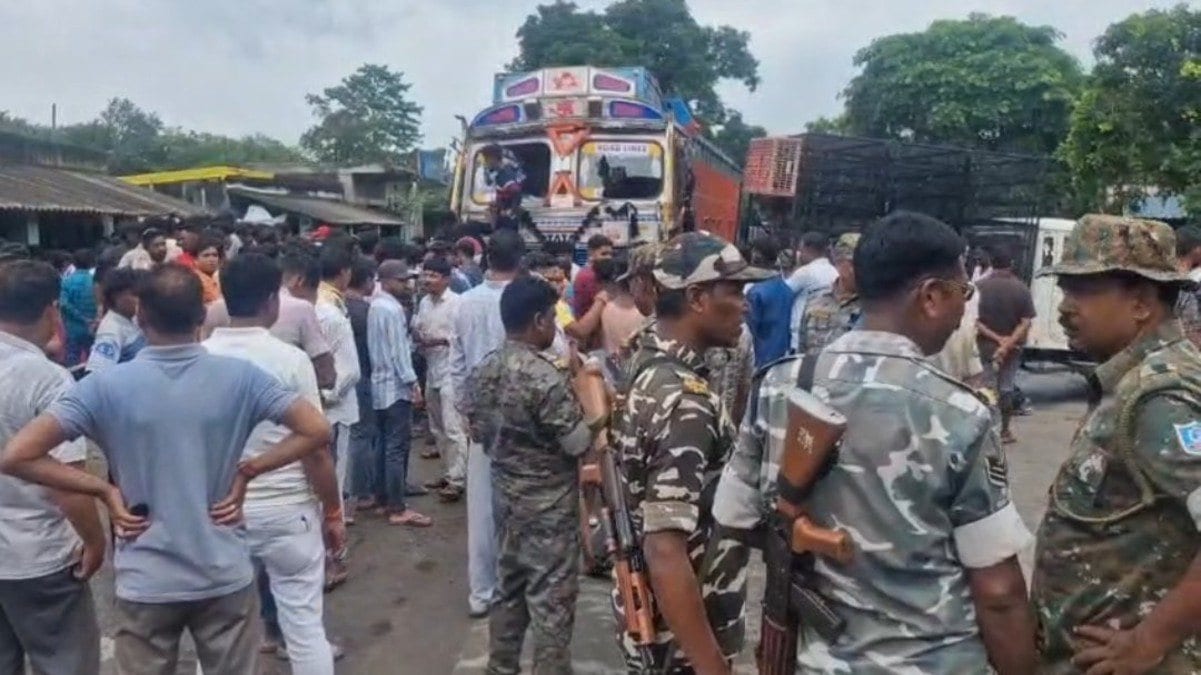 पोटका में ट्रक ने युवक को रौंदा, विरोध में टाटा-हाता मुख्य मार्ग जाम