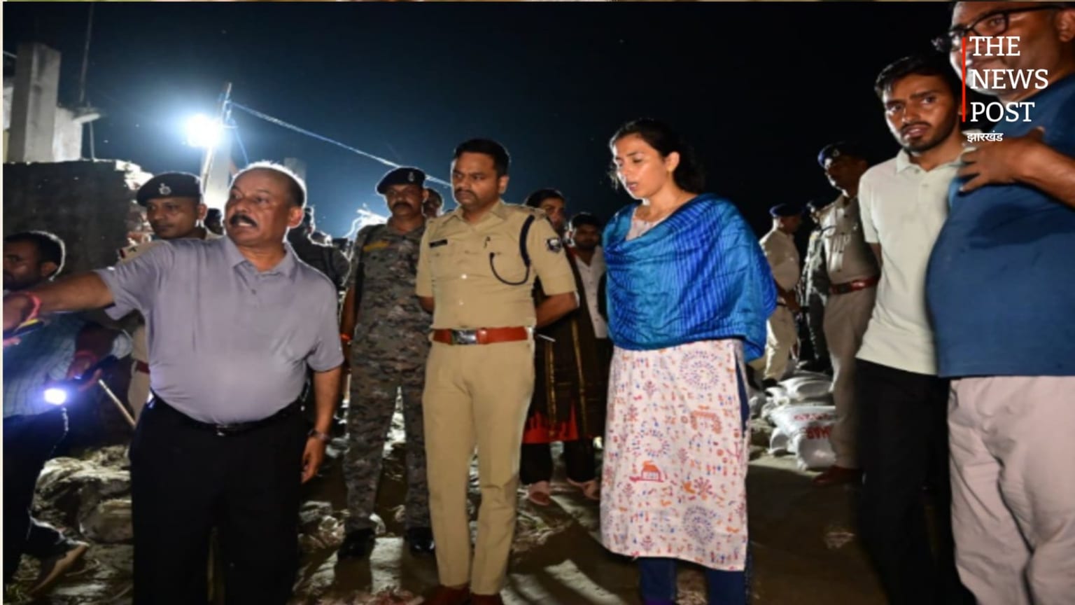 Bhagalpur Flood: राघोपुर बांध का DM ने किया निरीक्षण, अधिकारियों को अलर्ट रहने के दिए सख्त निर्देश