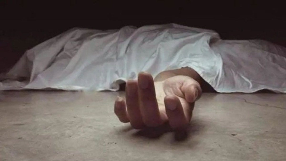 रांची के लापुंग में पेड़ से लटका मिला महिला का शव, पहचान में जुटी पुलिस