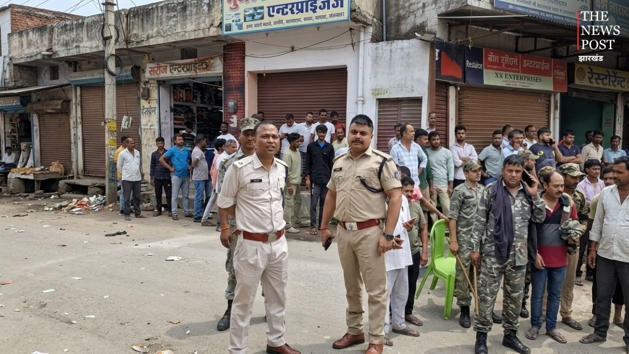 चतरा में पेट्रोल छिड़ककर विरोध कर रही थी महिला, किसी ने जलाई माचिस, 80% झुलसी