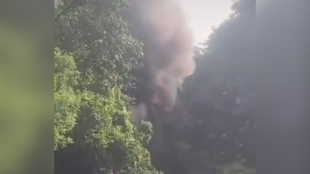 अब झरिया के लोदना में जमीन फटी तो निकला जहरीला धुआं, आग की लपटों ने बढ़ाई दहशत