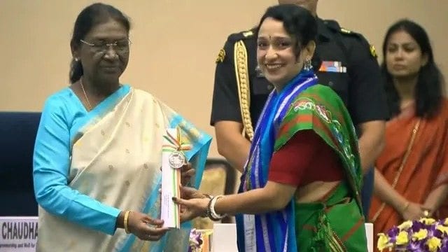 झारखंड एक बार फिर हुआ राष्ट्रीय स्तर पर गौरवान्वित ,धनबाद की शिक्षिका राष्ट्रपति के हाथों हुई सम्मानित
