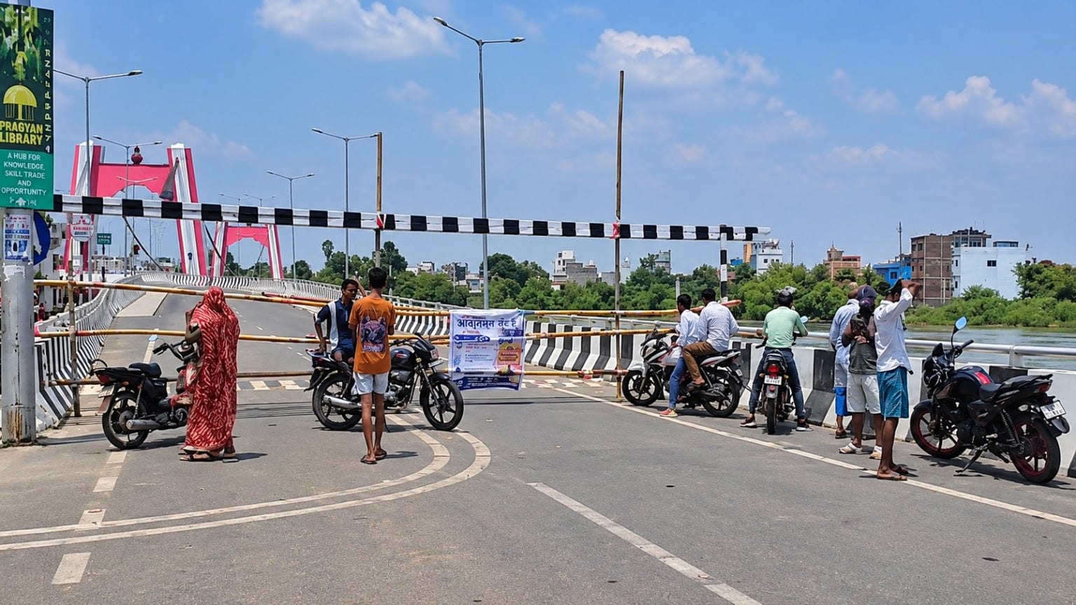 पटना: पुनपुन नदी का बढ़ा जलस्तर, रेलवे ट्रैक तक पहुंचा पानी, लक्ष्मण झूला पर आवाजाही बंद