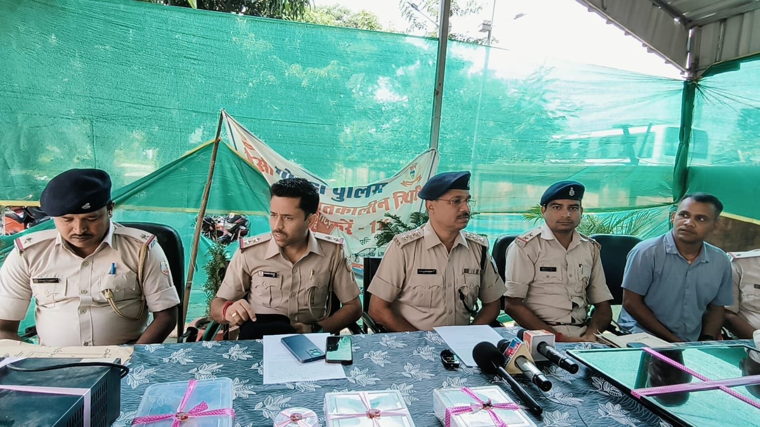 गोड्डा पुलिस की बड़ी कार्रवाई, चोरी के मामले में 4 गिरफ्तार, भारी मात्रा में सामान बरामद