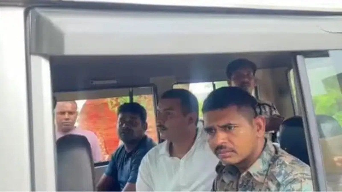 BREAKING: 30 हजार रिश्वत लेते दरोगा साहब गिरफ्तार, ACB ने रंगे हाथों दबोचा