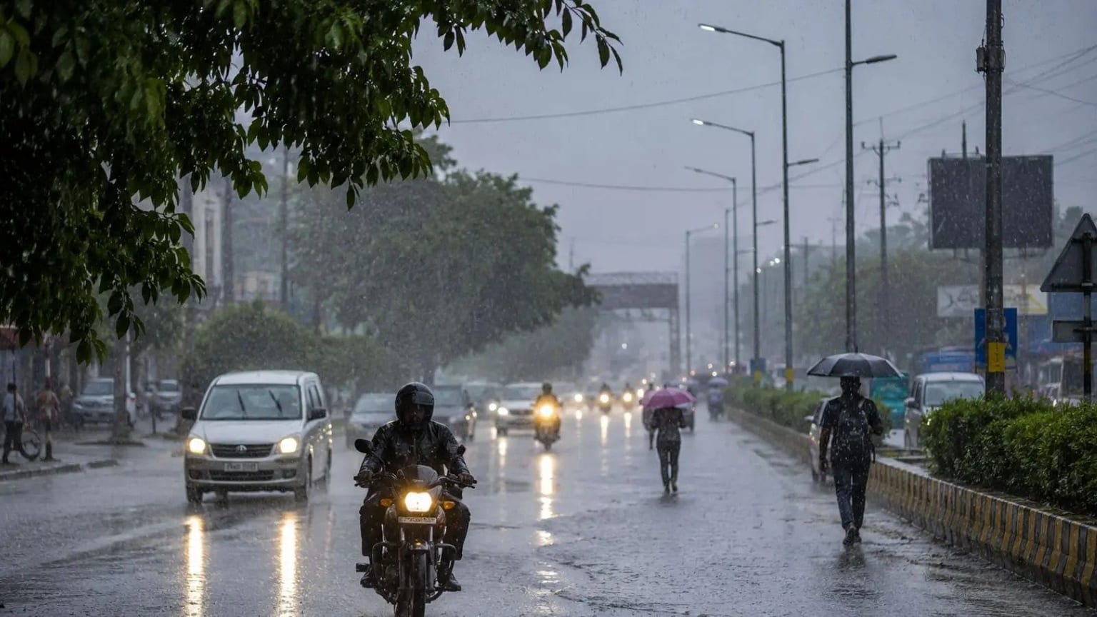 Jharkhand Weather: राज्य में बारिश के साथ वज्रपात का अलर्ट जारी, जानें रांची-जमशेदपुर समेत प्रमुख जिलों का तापमान