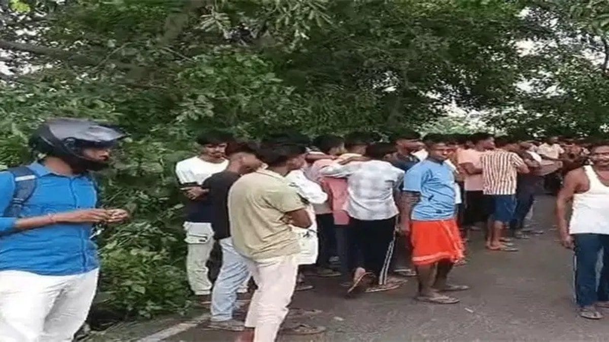 धनबाद के जंगल में मिला महिला का सिर कटा शव, पूजा सामग्री से नरबलि की चर्चा हुई तेज