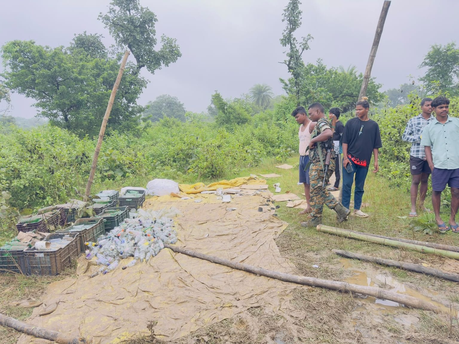 धनबाद में अवैध शराब फैक्ट्री का भंडाफोड़, बरवाअड्डा पुलिस रेड को पहुंची तो क्या हुआ, पढ़िए डिटेल्स में