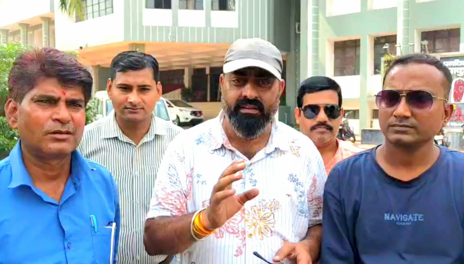 स्कूलों में मीडिया रिपोर्टिंग पर उठे सवाल, पत्रकारों ने डीसी से मिलकर सौंपा ज्ञापन
