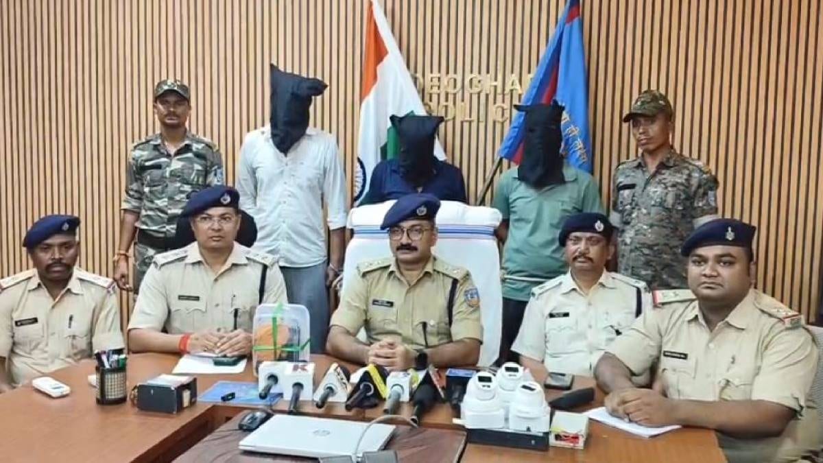 बाबा धाम में दुकानदारों से रंगदारी वसूलने वाले गिरोह का खुलासा,तीन शातिर अपराधी गिरफ्तार