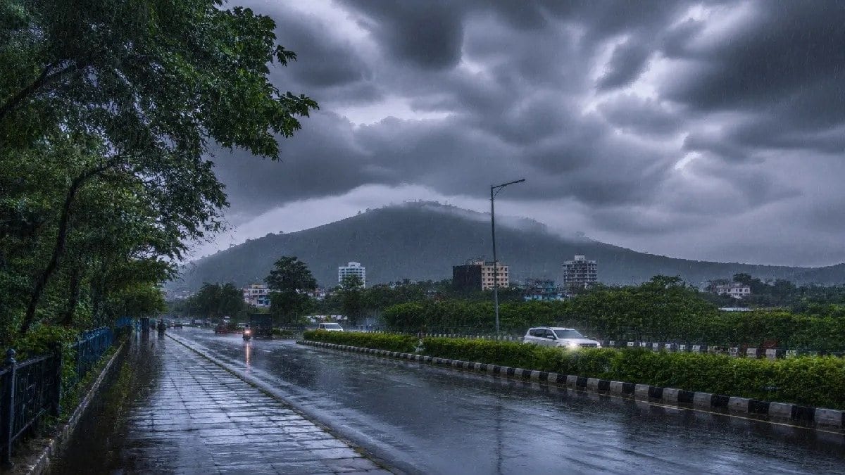 Jharkhand Weather: राज्य में बारिश के साथ गरज-चमक और तेज हवाओं का अलर्ट, जानें अपने जिलों का हाल