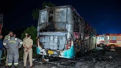 चलती बस में अचानक भड़की आग, 9 यात्रियों की गई जान, मौके पर मची चीख-पुकार