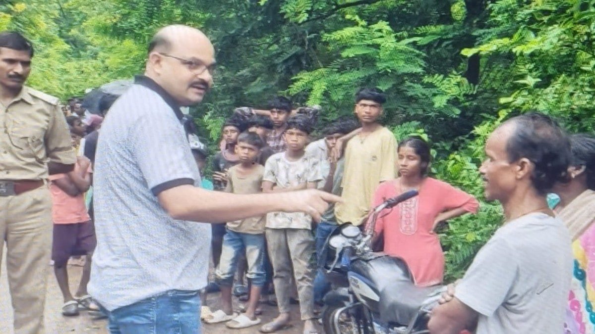 राजगंज में पेड़ से क्षत-विक्षत शव लटका मिलने से सनसनी! हत्या या आत्महत्या, जांच में जुटी पुलिस