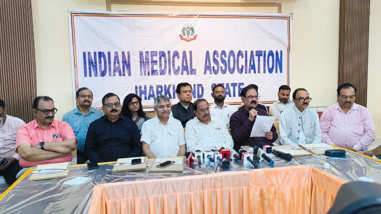 झारखंड में डॉक्टरों ने आंदोलन का किया ऐलान, जानिए क्यों 21 अक्टूबर को राज्यव्यापी प्रदर्शन और 22 से काम बहिष्कार की दी चेतावनी