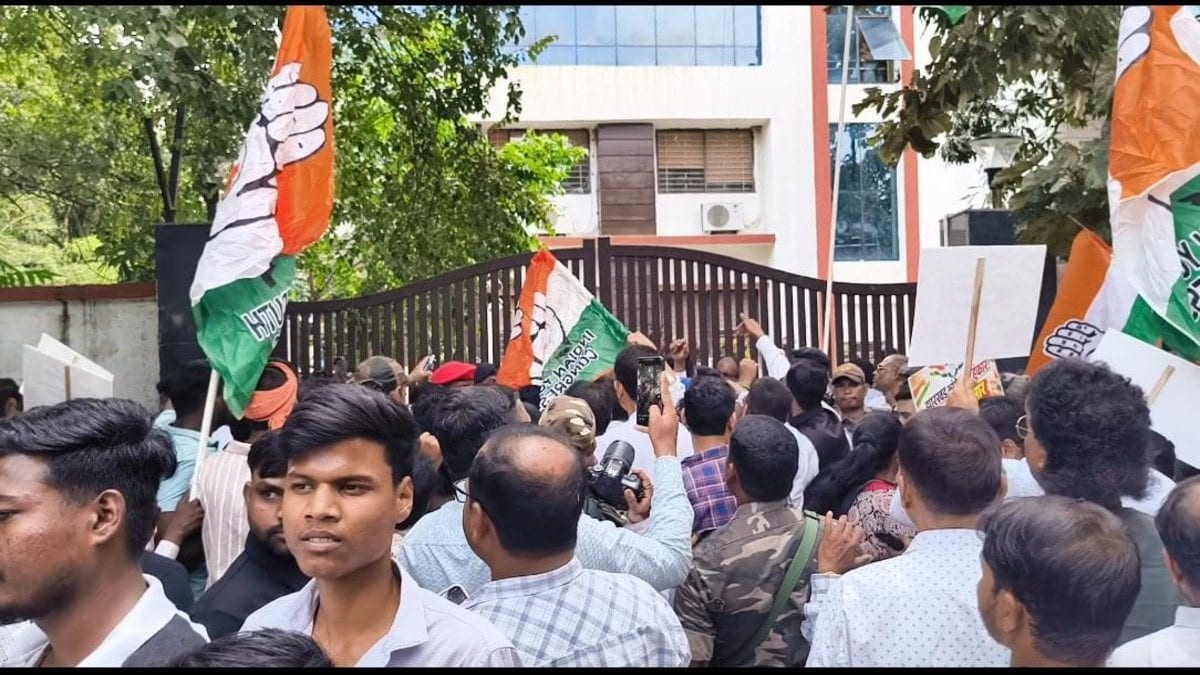 रांची: SIR को लेकर कांग्रेस का जोरदार प्रदर्शन, निर्वाचन आयोग कार्यालय का किया घेराव