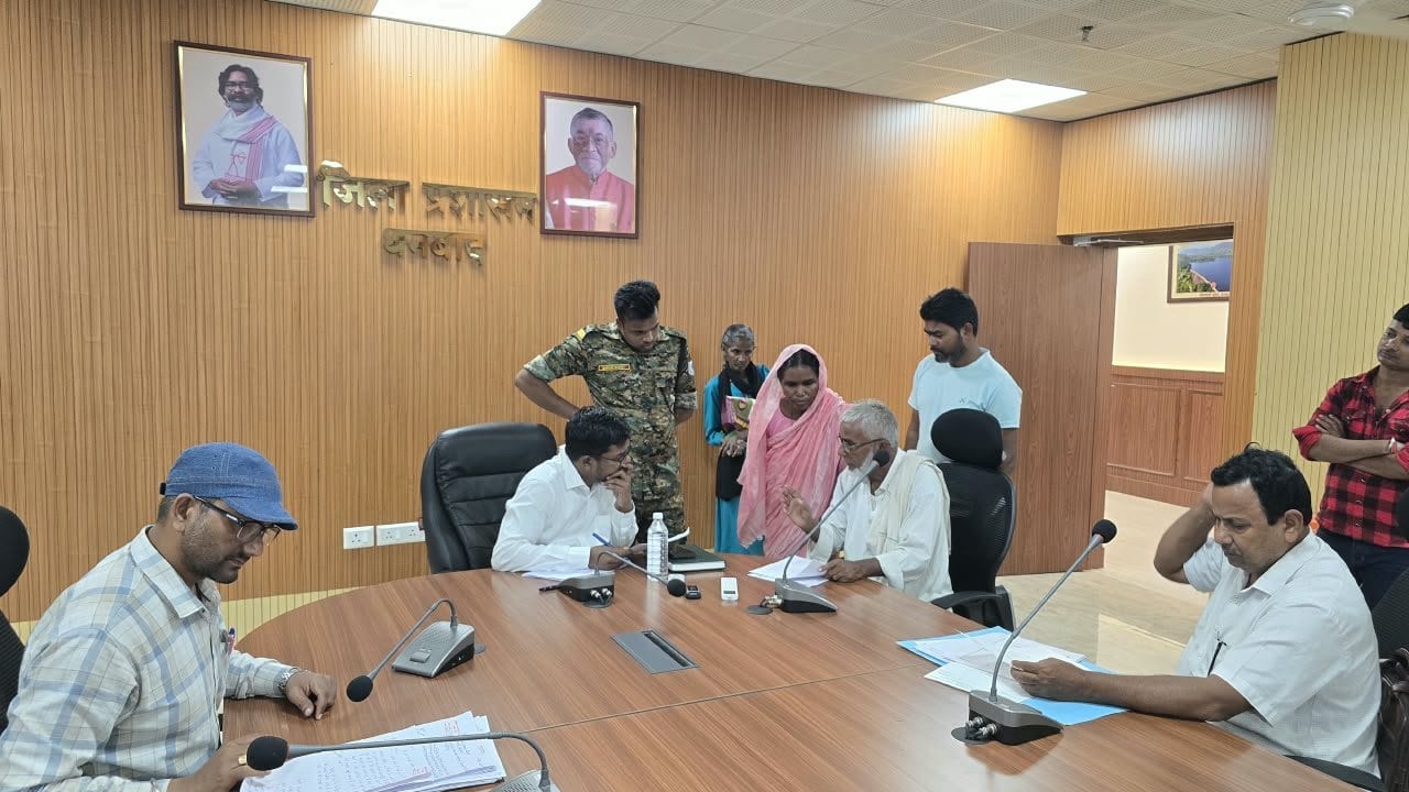 जनता दरबार : हुजूर! जमीन मेरी, कोर्ट का फैसला मेरे पक्ष में, फिर भी हो रहा सरकारी भवन का निर्माण
