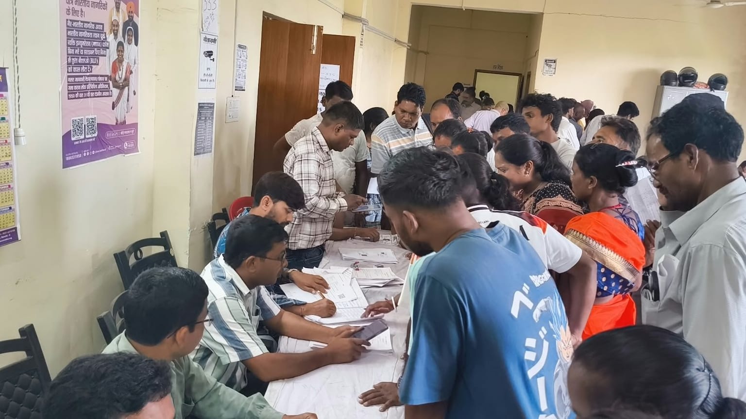 SIR में चल रहा अजब-गजब खेल, किसी के पिता के क्वालिफ़िकेशन की मांग तो किसी को एक दिन पहले मिला नोटिस