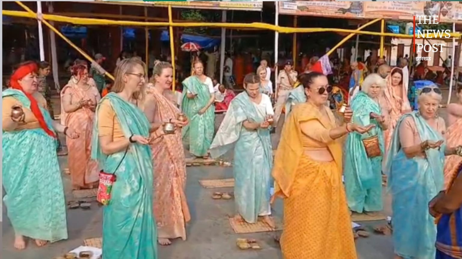 गयाजी में विदेशी श्रद्धालुओं ने देवघाट पर किया पिंडदान, पितरों के मोक्ष की कामना