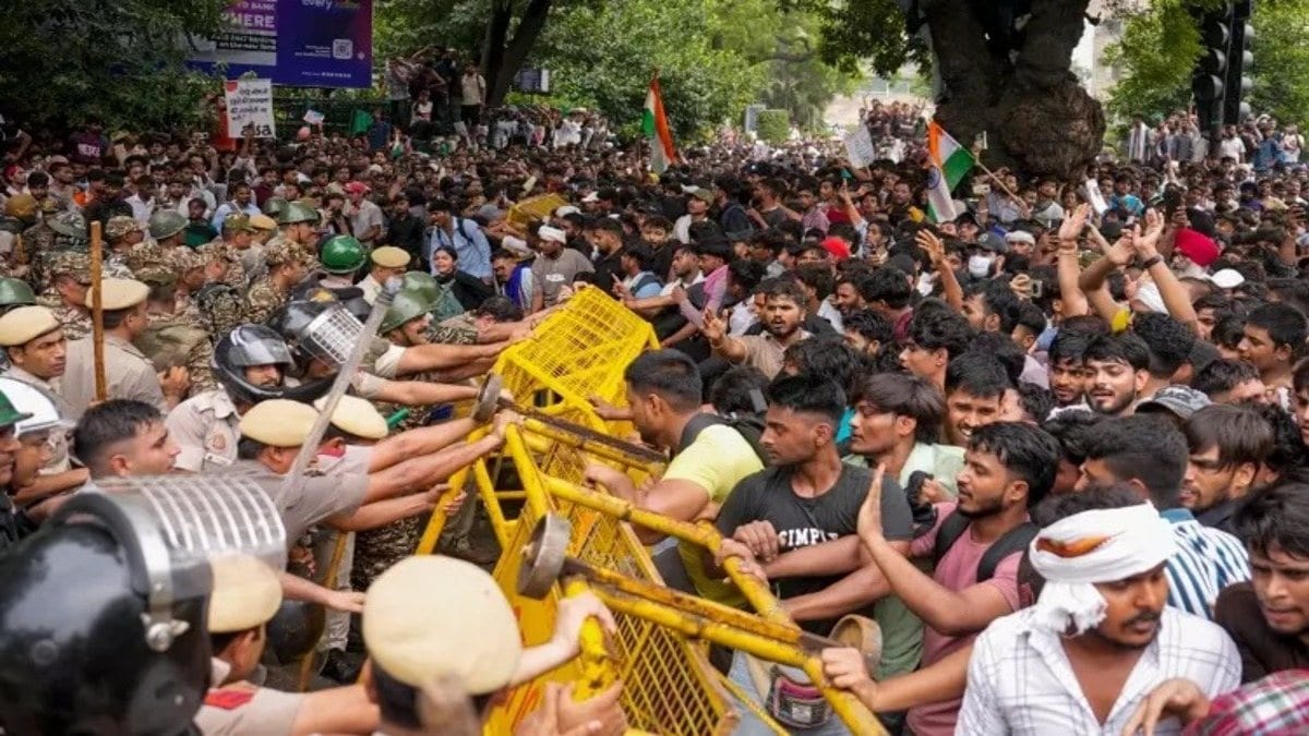 जंतर-मंतर पहुंचते ही हिरासत में लिए गए आम आदमी पार्टी के प्रदेश अध्यक्ष सौरभ भारद्वाज, 500 से ज्यादा प्रदर्शनकारी हिरासत में