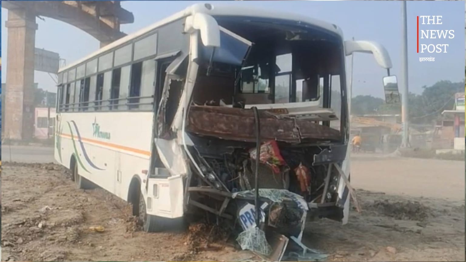 बक्सर के गंगा सेतु पर टूरिस्ट बस हादसा, तेलंगाना के 23 यात्री घायल
