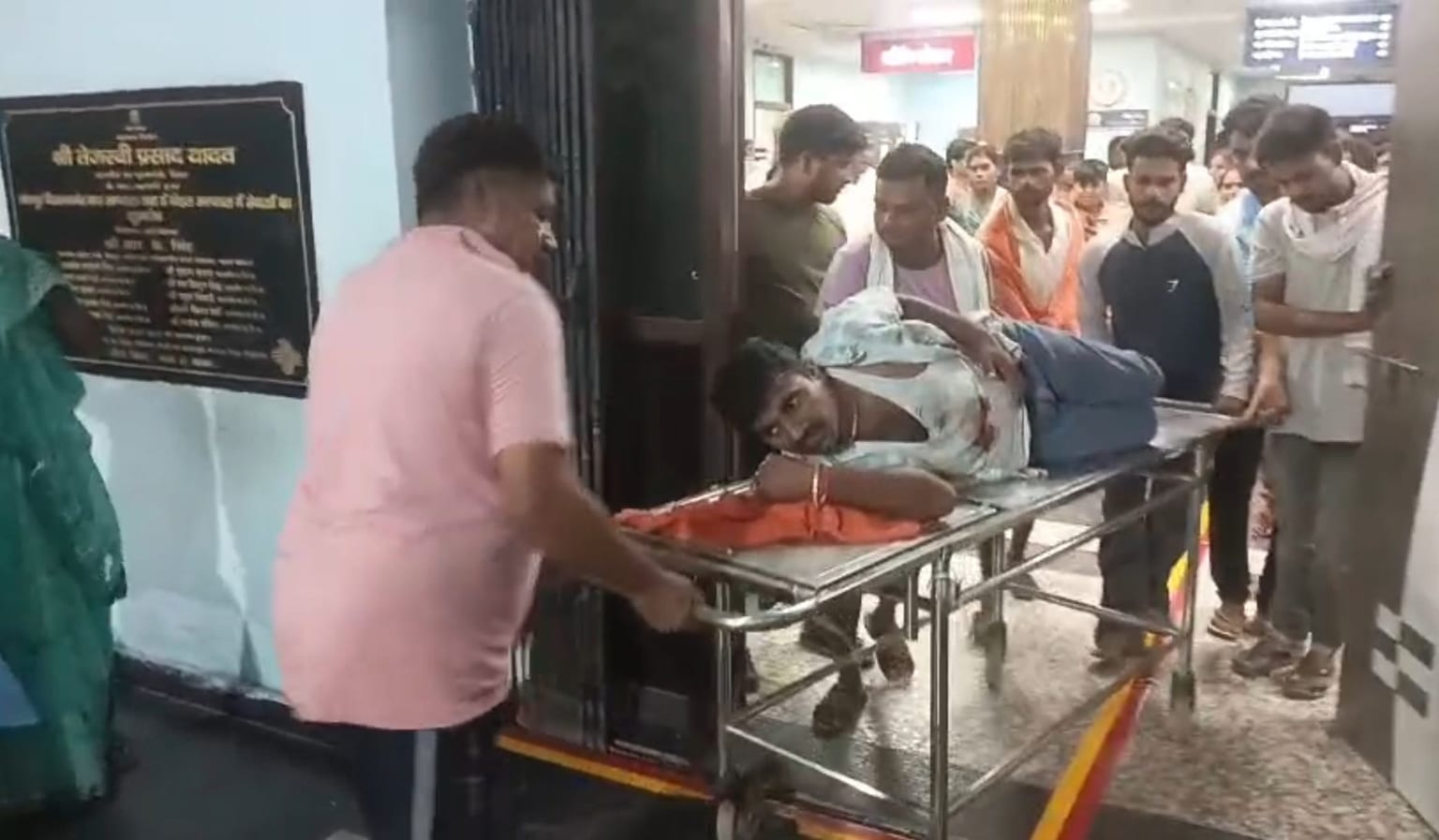बड़ी खबर:घर के बाहर बैठे प्रॉपर्टी डीलर को अपराधियों ने मारी गोली, आरा में दहशत का माहौल