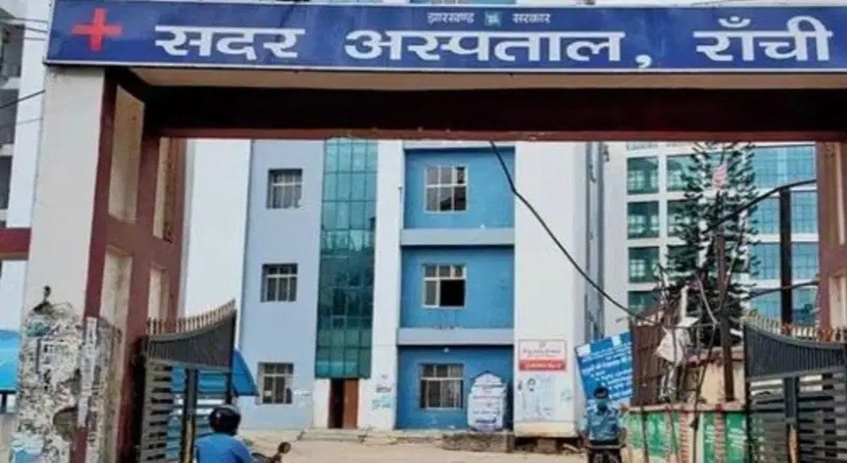 सदर अस्पताल में कर्मचारी से मारपीट, 2 गिरफ्तार, ठेकेदार को 15 दिन की राहत
