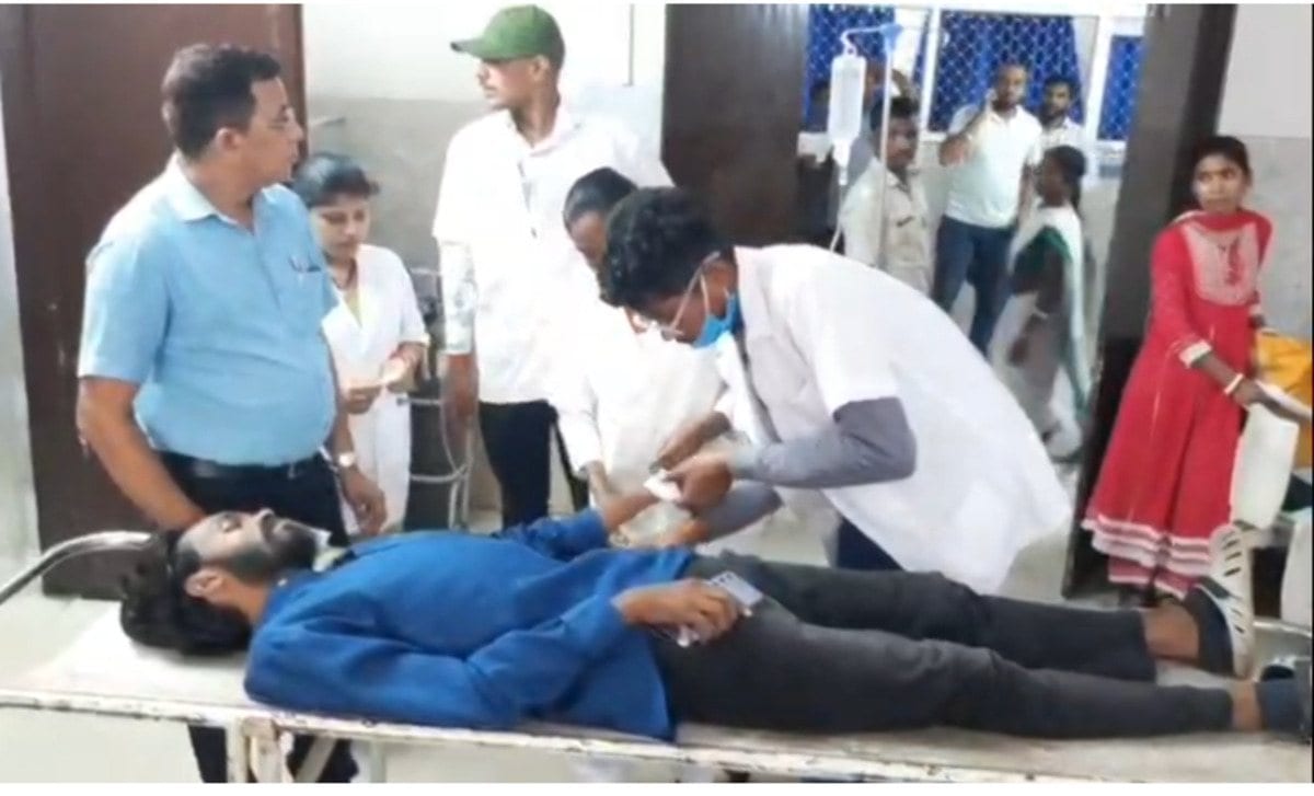 बोकारो: हड़ताल के तीसरे दिन दो आंदोलनकारी अस्पताल में भर्ती, नियोजन की मांग पर अड़े