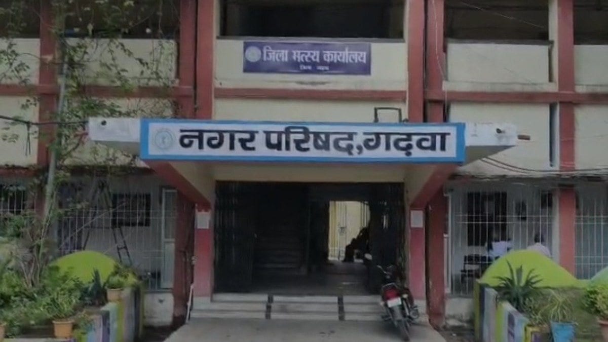 गढ़वा में नवरात्रि पर मांस-मछली की दुकानें बंद रखने का आदेश, समर्थन और विरोध में उठीं आवाजें