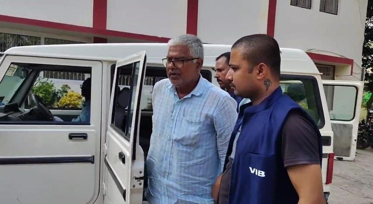 बड़ी खबर: निगरानी विभाग की बड़ी कार्रवाई, 30 हजार घूस लेते पंचायत रोजगार सेवक गिरफ्तार