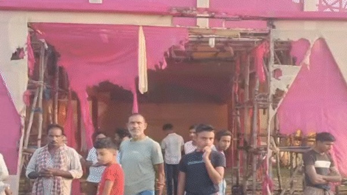 जामताड़ा: दुर्गापूजा पंडाल में लगी आग, पंडाल सदस्यों ने जातिगत भेदभाव का लगाया आरोप