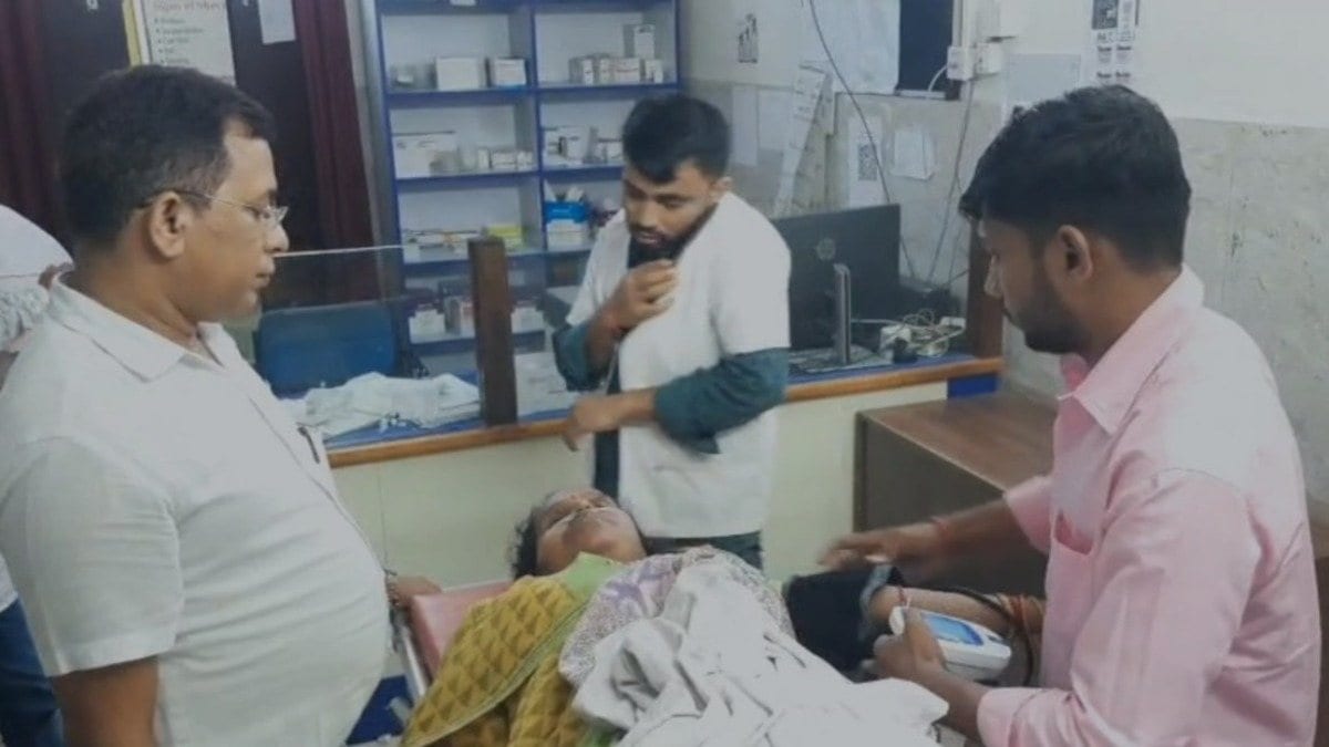 बोकारो: भूख हड़ताल में बिगड़ी गोमवती देवी की तबीयत, सदर अस्पताल में कराया जा रहा है इलाज