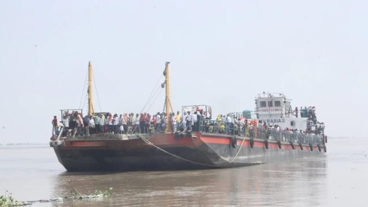 भागलपुर में जहाज के शौचालय में महिला ने दिया बच्चे को जन्म, अस्पताल पहुंचने से पहले नवजात ने तोड़ा दम