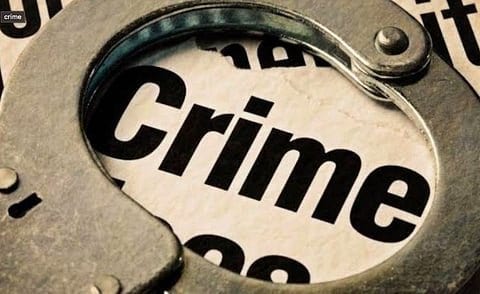 धनबाद में हथियार के बल पर दुकानदारों को धमकाने वाला पप्पू गिरफ्तार, बेडरूम से देसी पिस्टल बरामद, तीन और हिरासत में