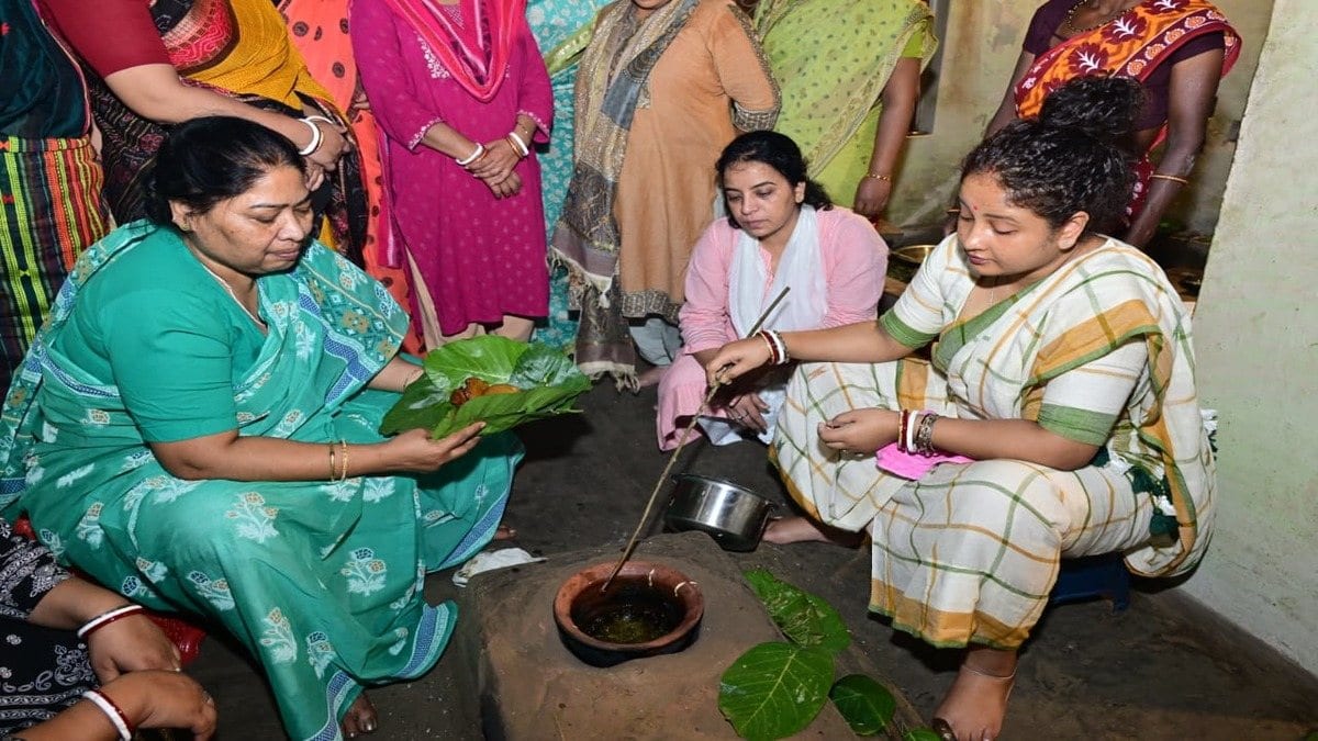 कल्पना ने मां को दिया अंतिम भोजन,मिट्टी के चूल्हे पर बनाया पकवान