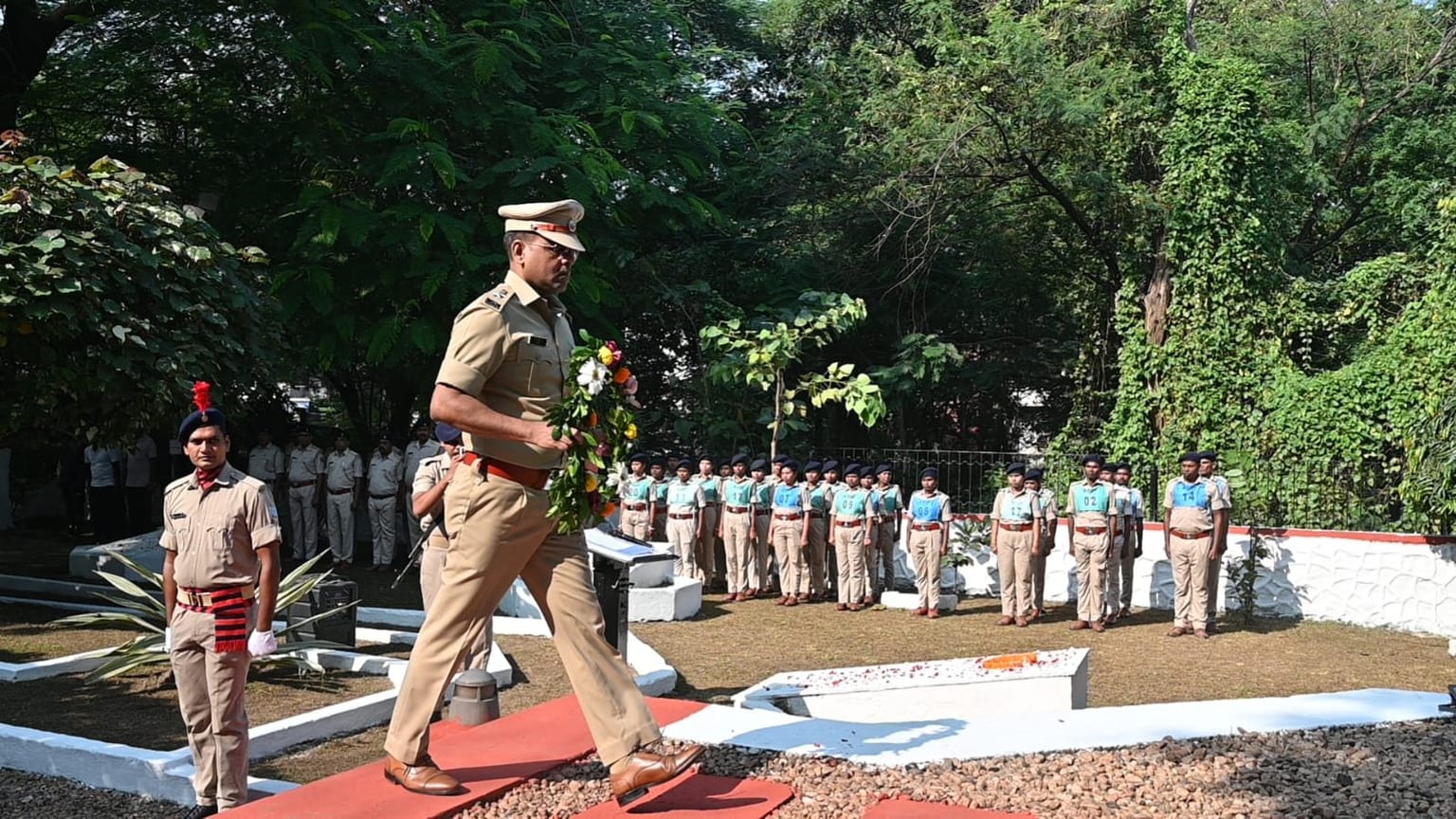झारखंड के अलग अलग जिलों में मनाया गया पुलिस स्मृति दिवस, शहीदों को दी गई श्रद्धांजलि