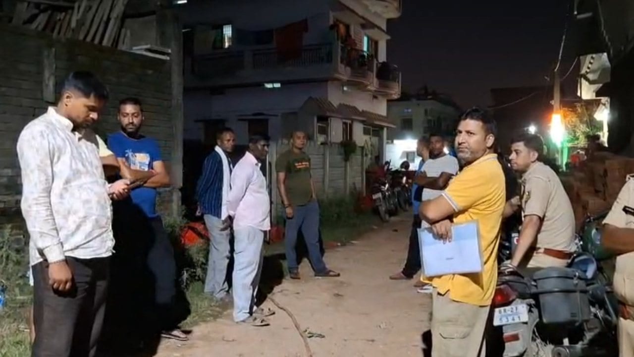 गया जी में जमीनी विवाद में बदमाशों ने घर पर चढ़ की फायरिंग और बमबाजी, जांच में जुटी पुलिस