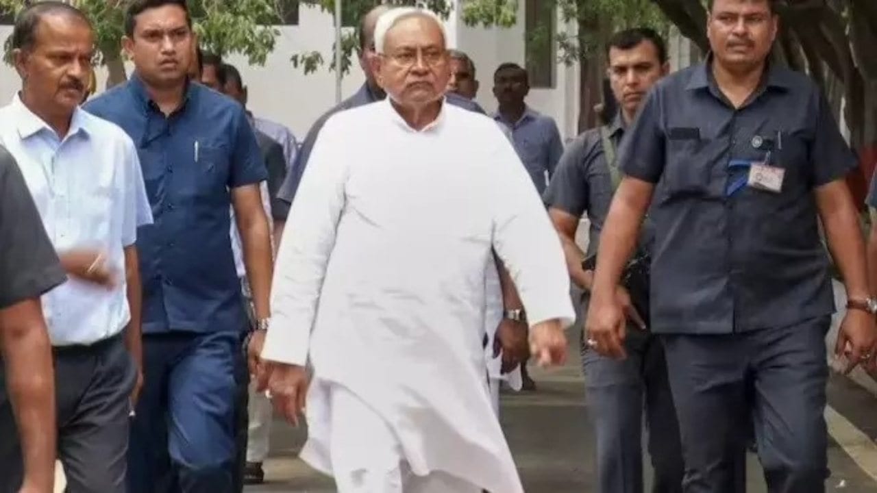 अनंत सिंह के निष्कासन के बाद सियासी गलियारे में हलचल हुई तेज, नीतीश ने निशांत, विजय के साथ की बैठक