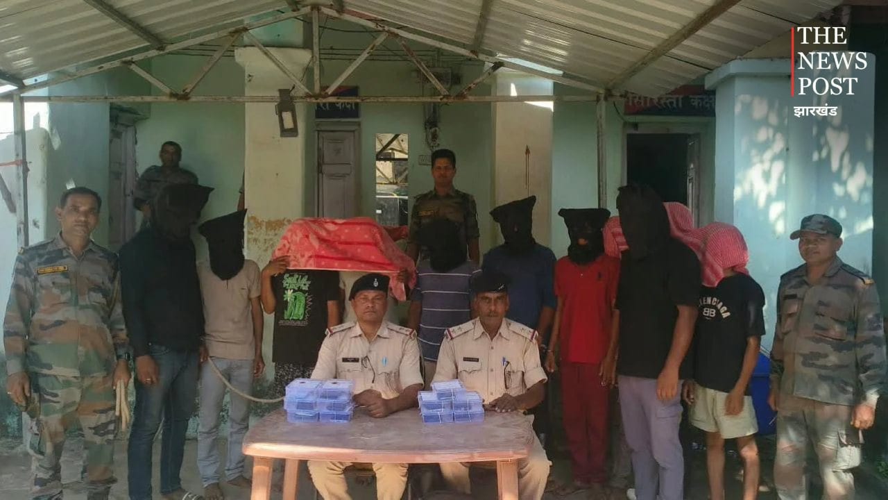 देवघर: साइबर ठगी के खिलाफ बड़ी कार्रवाई! 11 आरोपी गिरफ्तार, 12 मोबाइल और 14 सिम कार्ड बरामद
