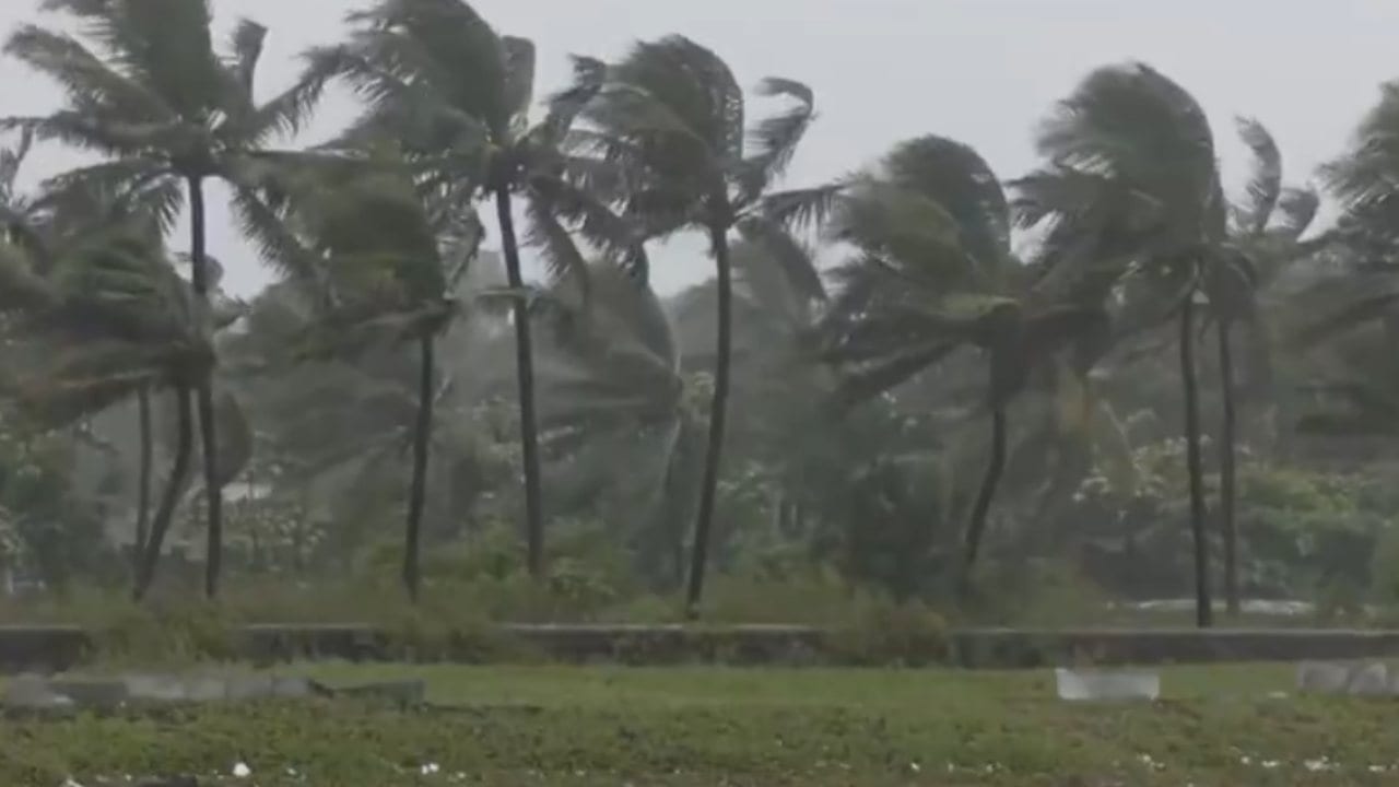 Weather News: आंध्र प्रदेश की तट से टकराया चक्रवार अर्नब, झारखंड और बिहार में भी हाई अलर्ट