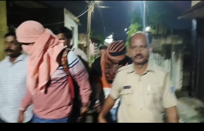 जमशेदपुर में साइबर ठगी के बड़े नेटवर्क का खुलासा, पांच युवक गिरफ्तार; 20 से अधिक मोबाइल और लैपटॉप बरामद