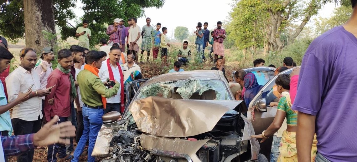 गिरिडीह : बारात से लौट रही कार पेड़ से टकराई, दो की मौत, पांच घायल