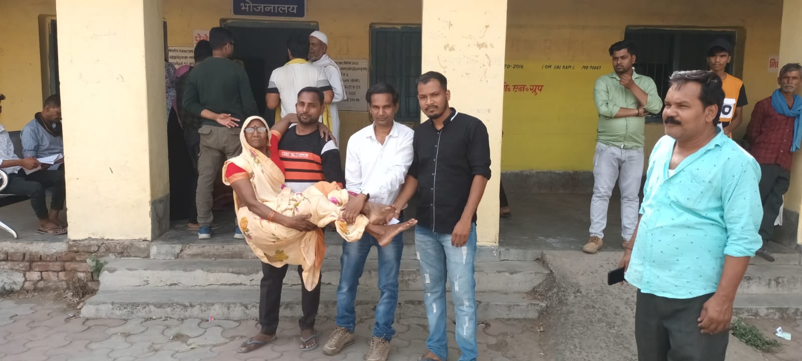 गांव की सरकार : पलामू के छह प्रखंडों में पहले चरण का मतदान शुरू,  धूप के बावजूद मताधिकार के लिए वोटर  डटे