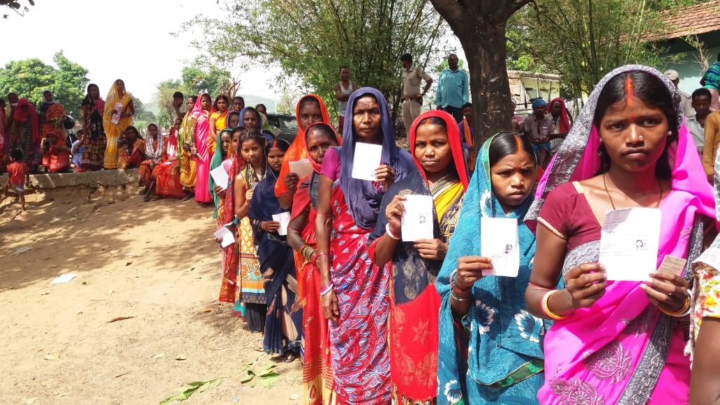 तोपचांची, टुंडी एवं पूर्वी टुंडी के मतदाताओं में भारी  उत्साह , पूर्वी टुंडी में 9 बजे तक 19 प्रतिशत मतदान